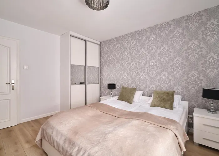 Old Town Center 公寓